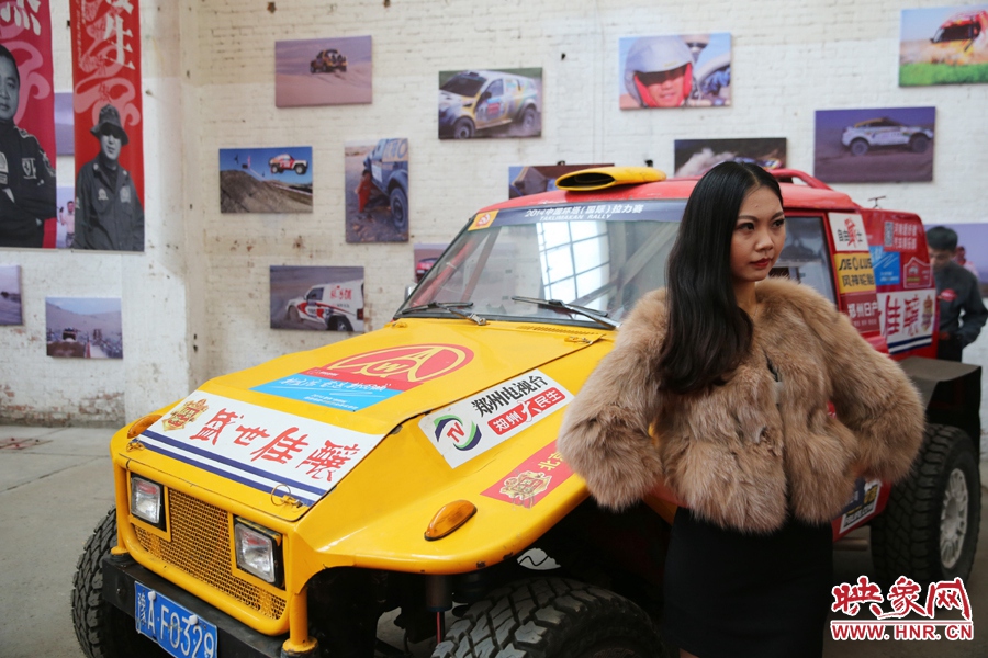 姐是車模，賽車的車。