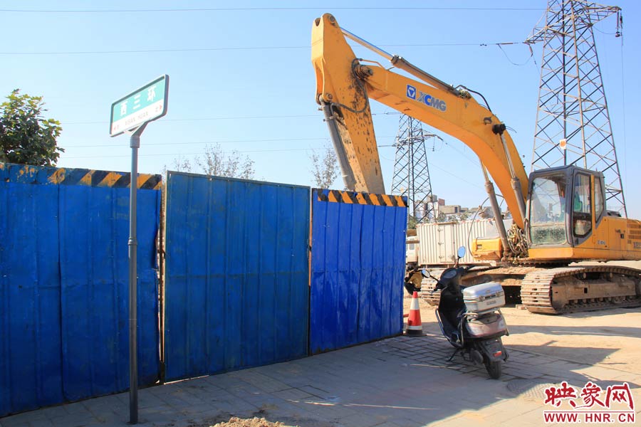 事發(fā)地點(diǎn)已經(jīng)拉起圍擋。