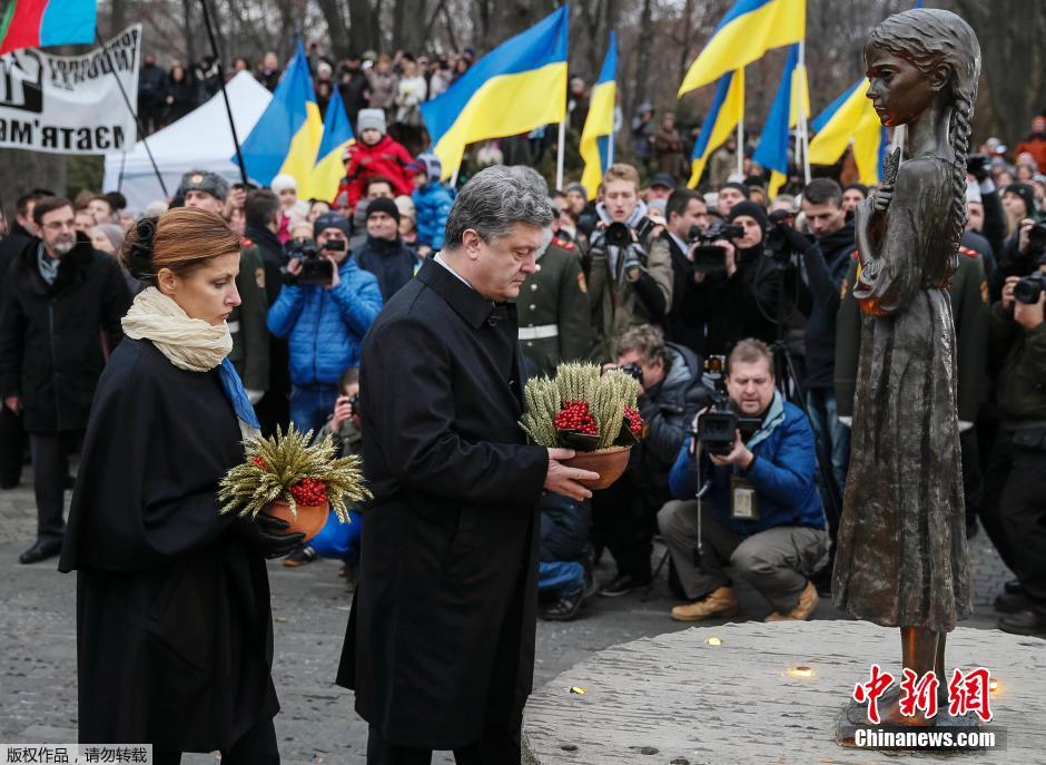 當?shù)貢r間2014年11月22日，烏克蘭基輔，民眾舉行儀式紀念1932-1933烏克蘭大饑荒81周年