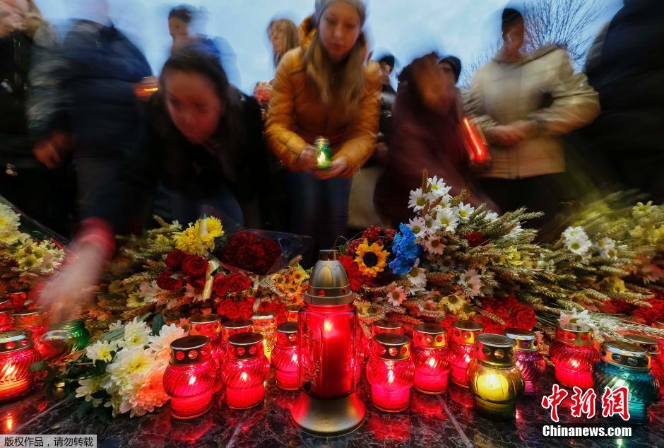 當?shù)貢r間2014年11月22日，烏克蘭基輔，民眾舉行儀式紀念1932-1933烏克蘭大饑荒81周年