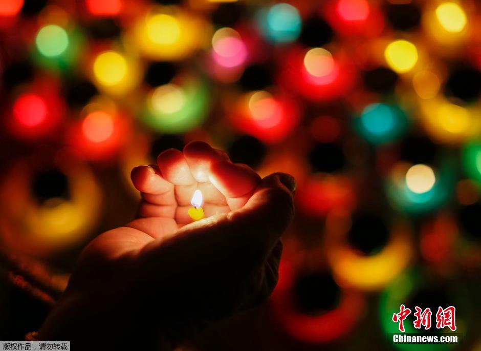 當?shù)貢r間2014年11月22日，烏克蘭基輔，民眾舉行儀式紀念1932-1933烏克蘭大饑荒81周年