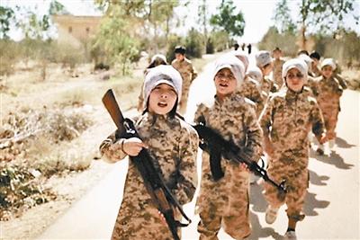 伊斯蘭國發(fā)布宣傳視頻 訓練娃娃兵震驚全球