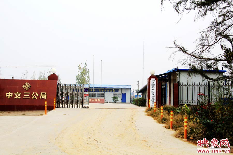 鄭州市京廣快速路南段三工區(qū)項(xiàng)目部還未撤離。