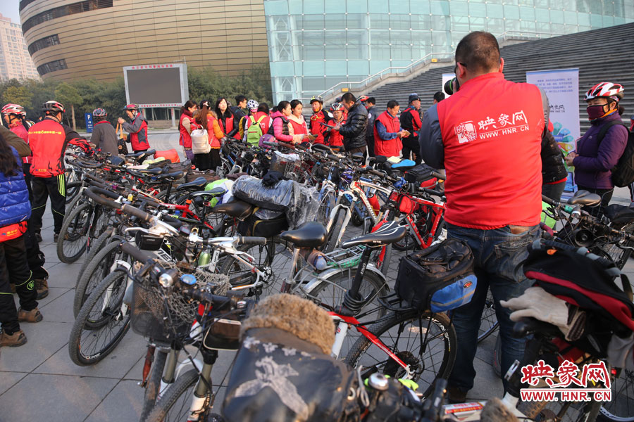 參加活動的車友太多，忙壞攝影師