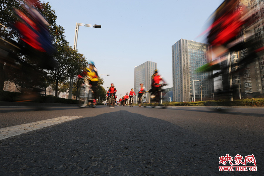 獻(xiàn)愛心、騎行天下，映象網(wǎng)騎行車友樂翻天