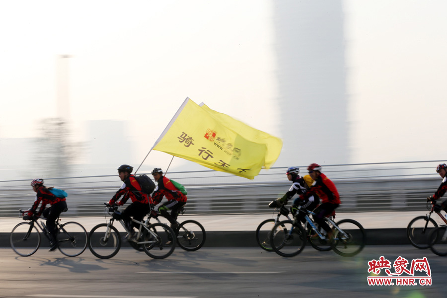 獻(xiàn)愛心、騎行天下，映象網(wǎng)騎行車友樂翻天