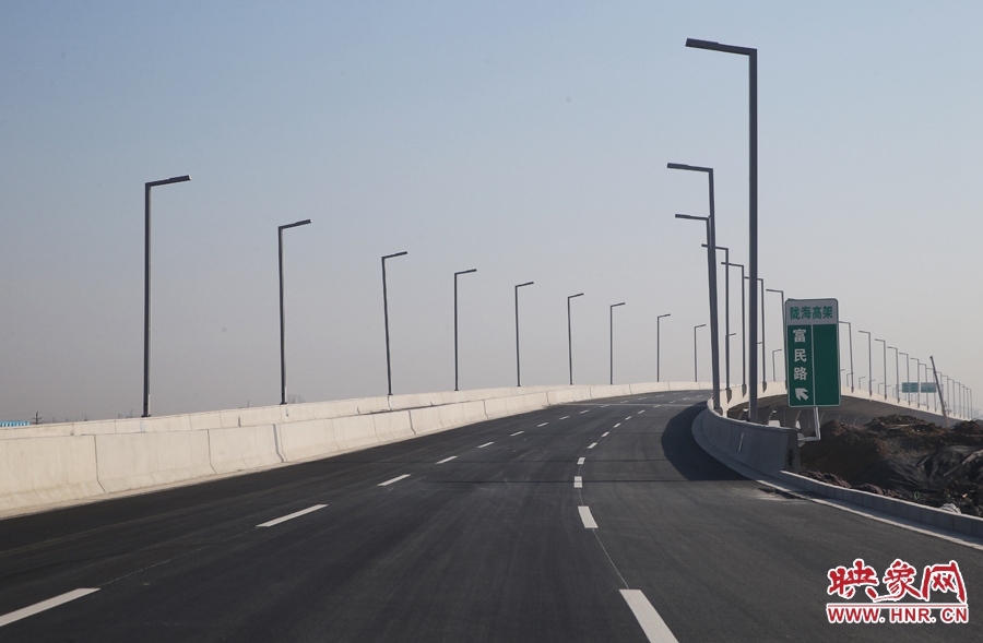 從新田路進(jìn)入隴海高架入口。