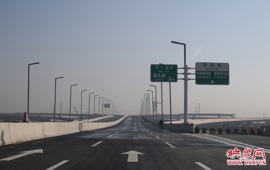 隴海高架往富民路方向和西四環(huán)出口。