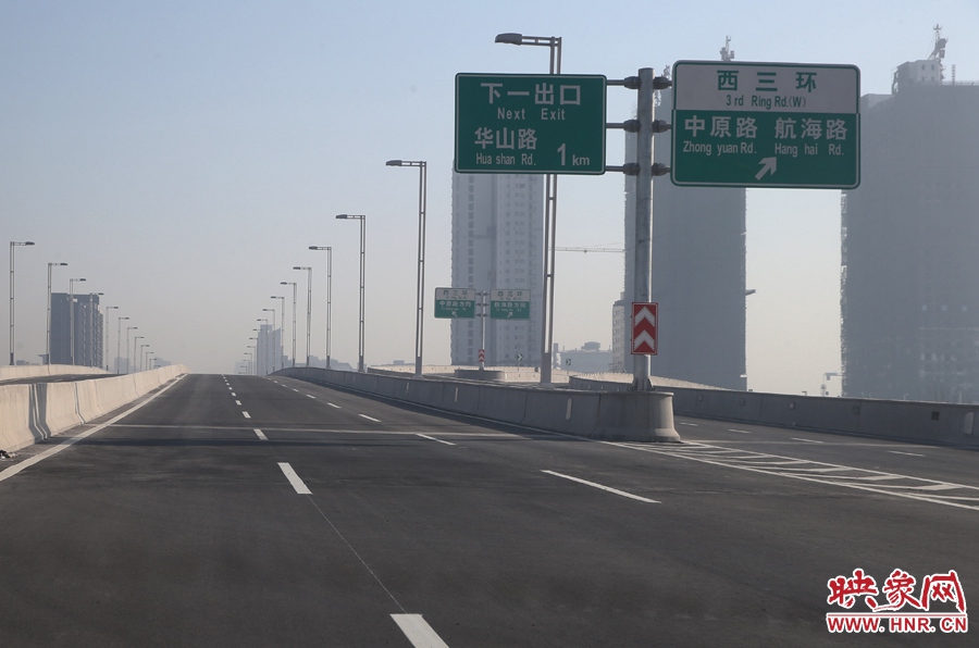 華山路方向與西三環(huán)出口。