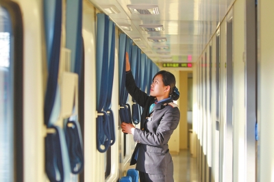 臥鋪車廂 半包式，更具私密性和舒適性。