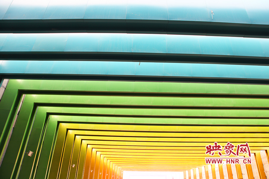 線條的明暗變化令人感覺夢幻般神奇。