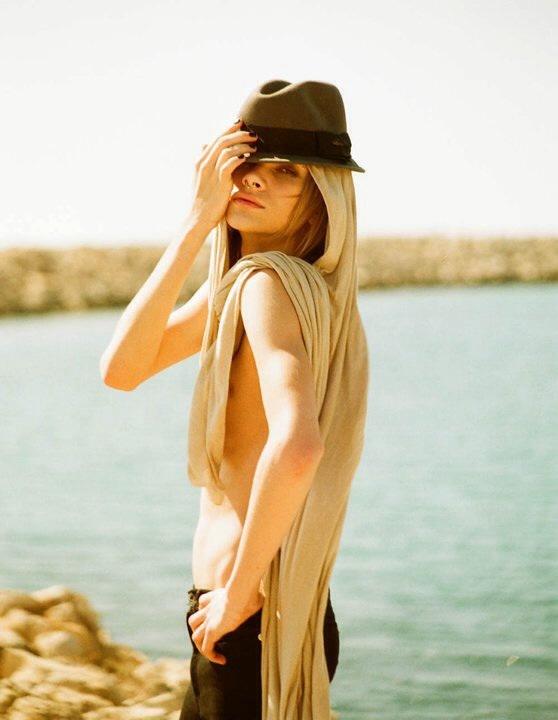 似男非女 “妖孽”般國際男模 似男非女 “妖孽”般國際男模