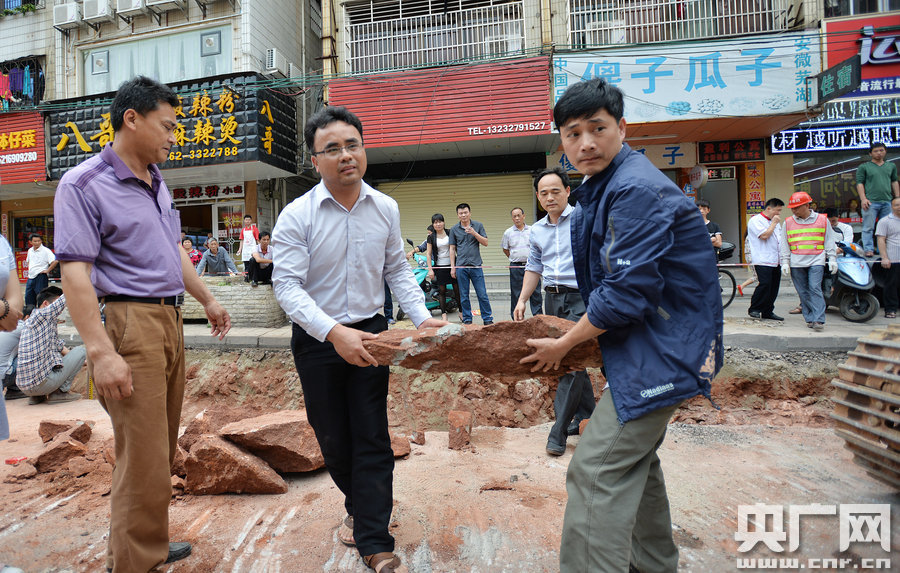 一旦發(fā)現(xiàn)恐龍蛋化石，及時上報，通知公安和文物部門進行保護。