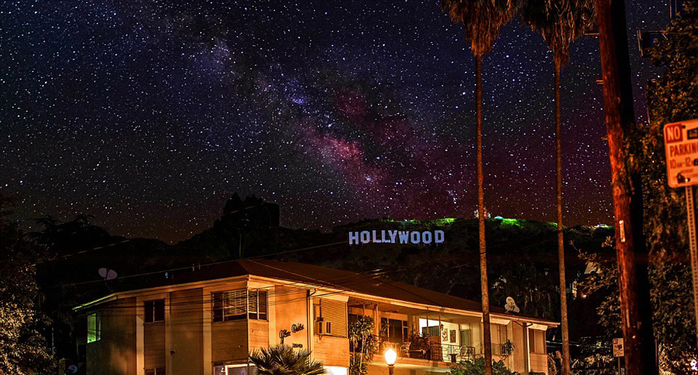 星空下的好萊塢。（網(wǎng)頁截圖）