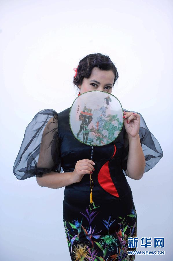 15萬人同秀旗袍 展現(xiàn)中國(guó)服飾之美 15萬人同秀旗袍 展現(xiàn)中國(guó)服飾之美