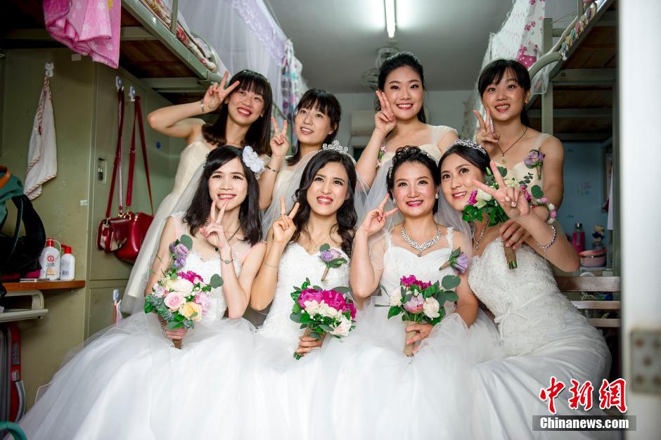 廣東一大學為校友舉行集體婚禮 50對夫妻重返母校 廣東一大學為校友舉行集體婚禮 50對夫妻重返母校