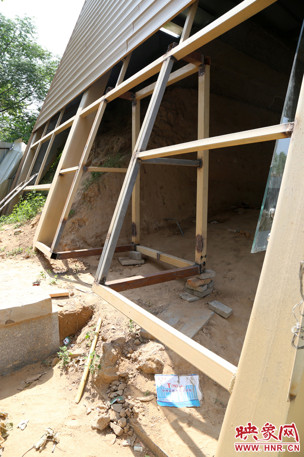 目前，該項工程即將竣工。