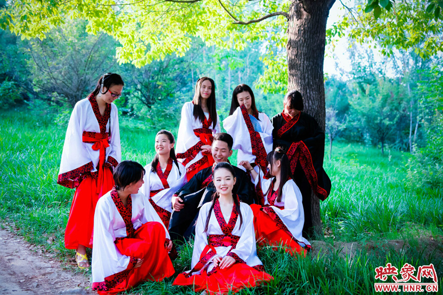 這片樹蔭留下我們太多的歡聲笑語。