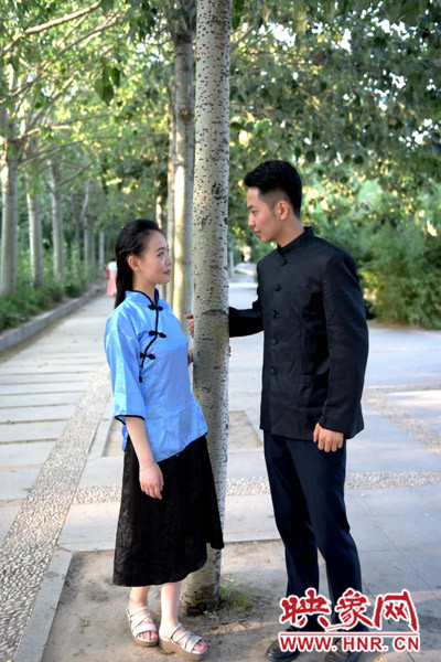 輕輕的凝視，勝卻了千言萬語。