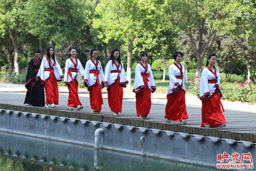 在校園里再走走，下次又不知道是何年何時。