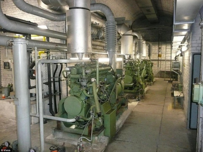 地堡中有無(wú)數(shù)個(gè)洞室，每個(gè)都會(huì)有自己的安全系統(tǒng)，還有無(wú)數(shù)可密封的防爆門(mén)。