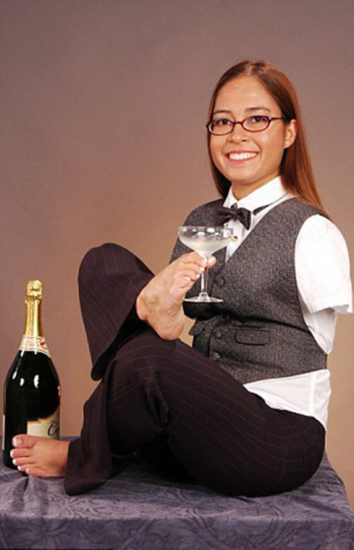 美國(guó)“勵(lì)志姐”天生無雙臂 用腳開飛機(jī)彈鋼琴 美國(guó)“勵(lì)志姐”天生無雙臂 用腳開飛機(jī)彈鋼琴