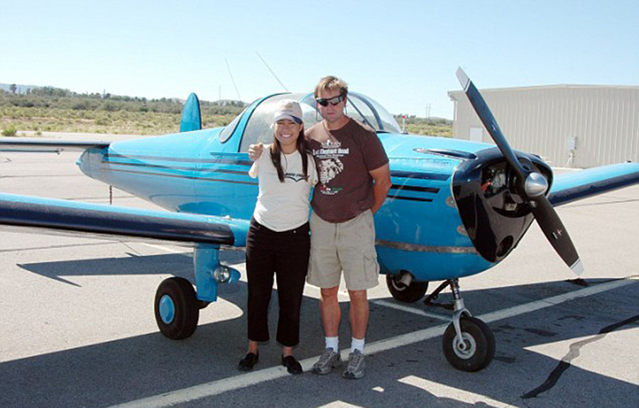 美國(guó)“勵(lì)志姐”天生無雙臂 用腳開飛機(jī)彈鋼琴 美國(guó)“勵(lì)志姐”天生無雙臂 用腳開飛機(jī)彈鋼琴