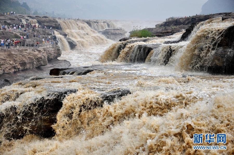 這是7月10日拍攝的黃河壺口瀑布。
