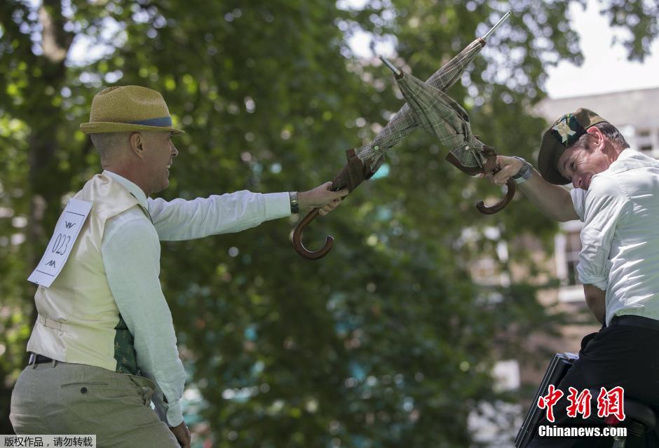 倫敦紳士運(yùn)動(dòng)會(huì) 騎車(chē)“擊傘”人仰馬翻