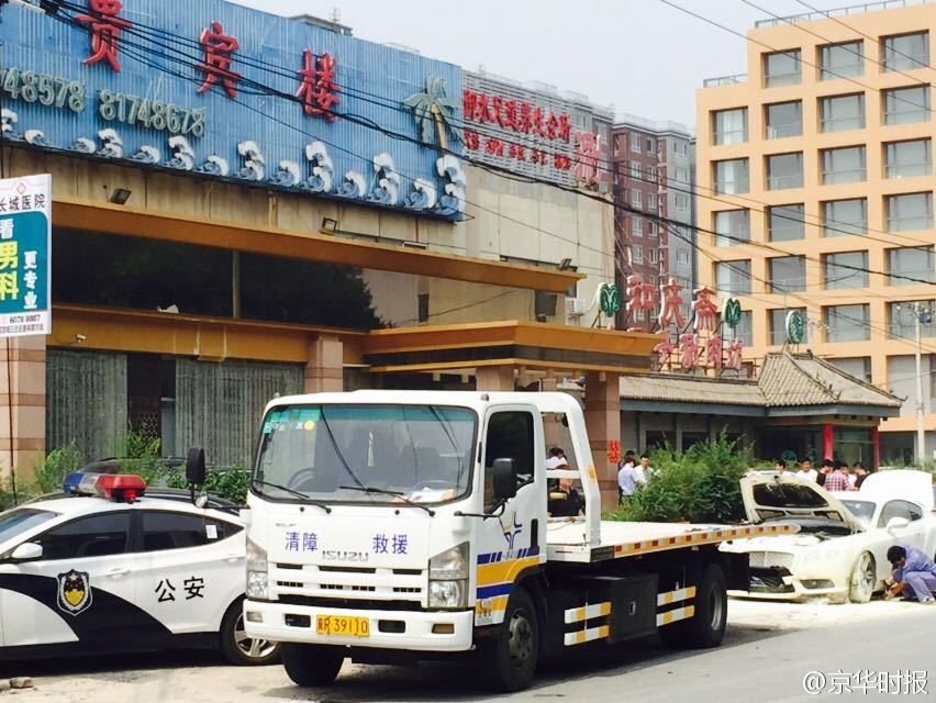 新郎租400萬豪車迎親被鞭炮點(diǎn)燃 新郎租400萬豪車迎親被鞭炮點(diǎn)燃