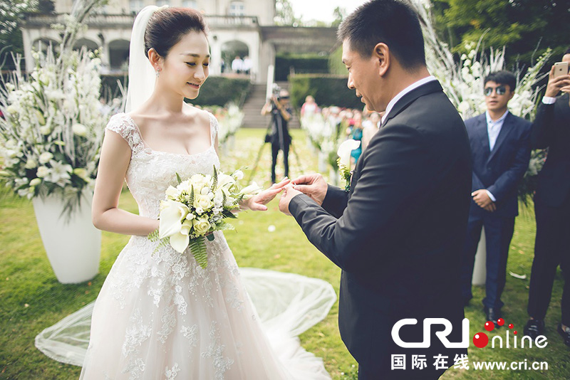 李小冉比利時辦婚禮 朱丹、鐘欣潼、應(yīng)采兒做伴娘