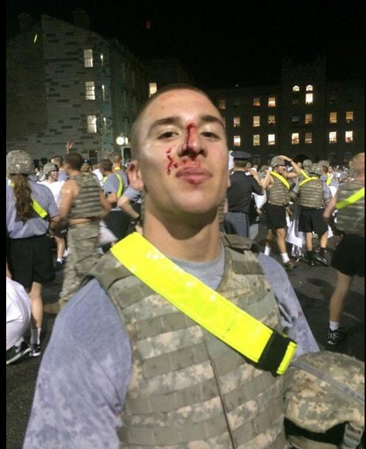 美國西點軍校枕頭大戰(zhàn)變“群架” 30名學員受傷 美國西點軍校枕頭大戰(zhàn)變“群架” 30名學員受傷