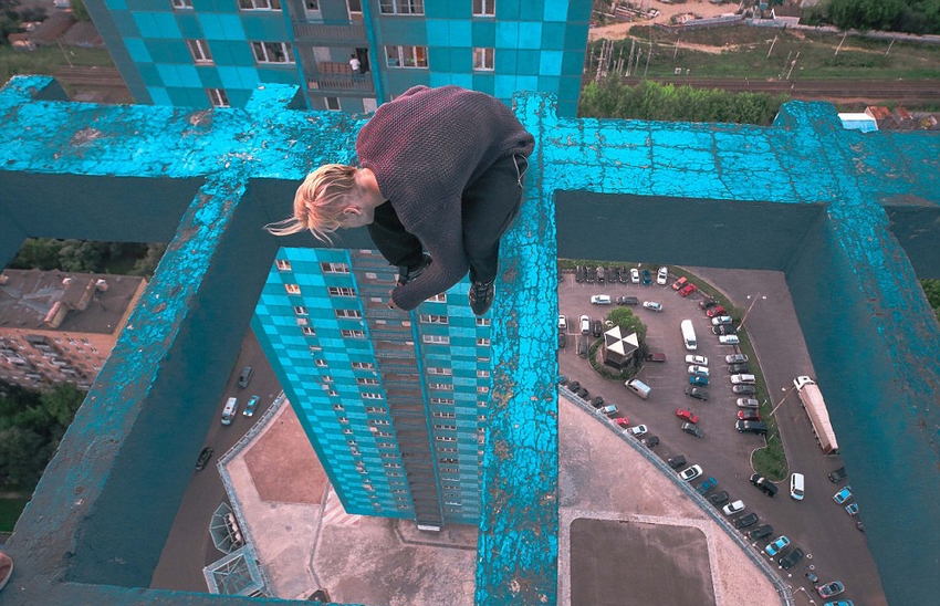 恐高癥慎入！俄羅斯小伙高空跑酷炫特技驚險萬分