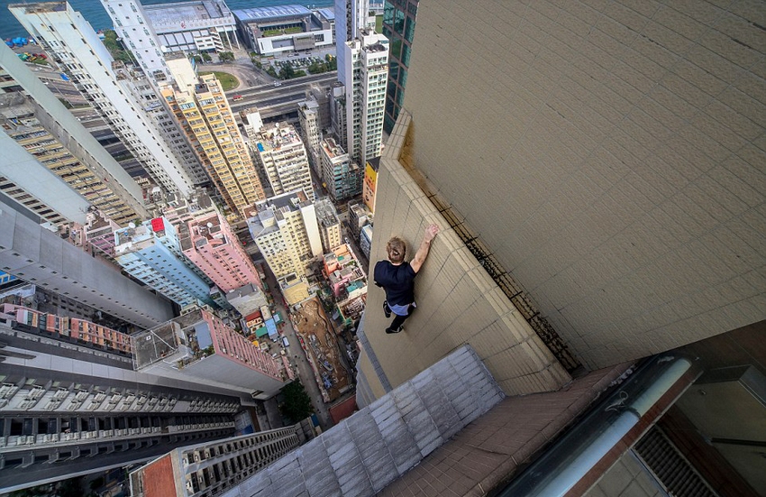 恐高癥慎入！俄羅斯小伙高空跑酷炫特技驚險萬分