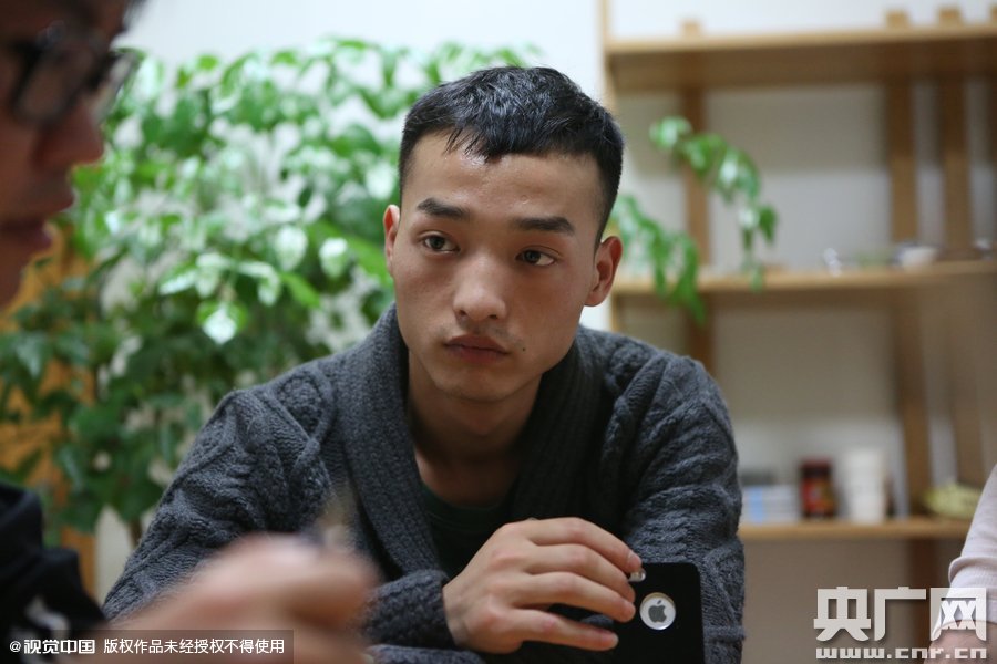 網(wǎng)絡紅人葉良辰現(xiàn)身浙江臺州，接受記者的專訪。