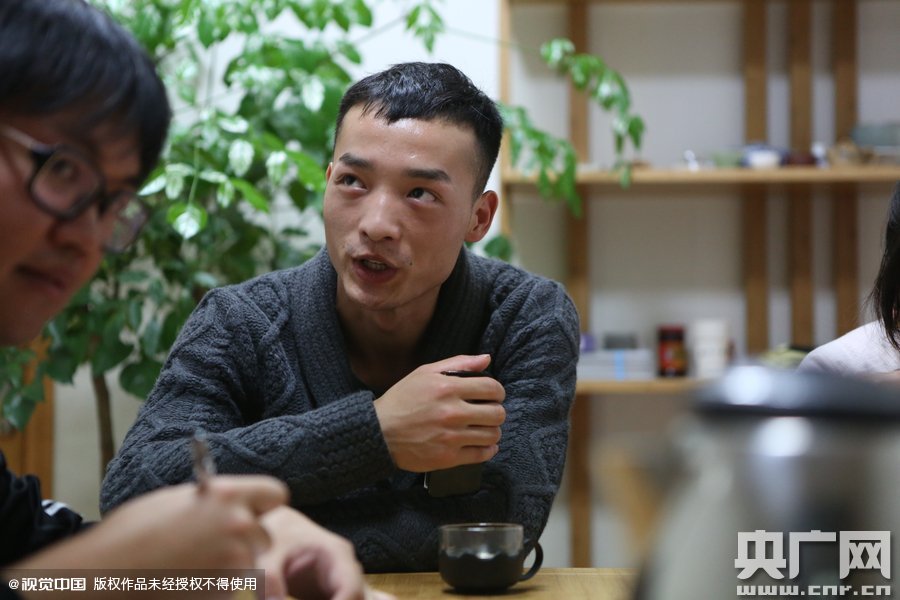 網(wǎng)絡紅人葉良辰現(xiàn)身浙江臺州，接受記者的專訪。