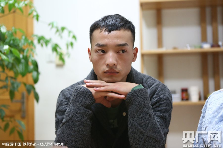 網(wǎng)絡紅人葉良辰現(xiàn)身浙江臺州，接受記者的專訪。