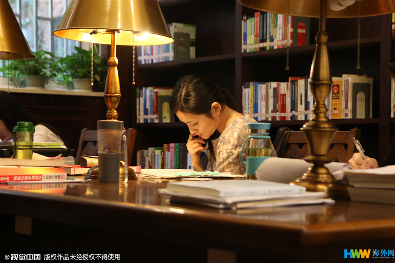 重慶大學(xué)改造翻新的“民國(guó)風(fēng)圖書館”走紅網(wǎng)絡(luò)，引得無(wú)數(shù)網(wǎng)友點(diǎn)贊