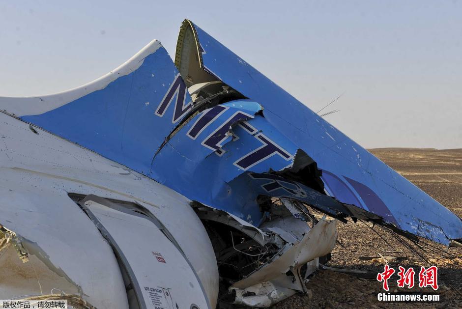 當(dāng)?shù)貢r(shí)間2015年10月31日，在埃及墜毀的俄羅斯客機(jī)殘骸散落在西奈半島的沙漠之中