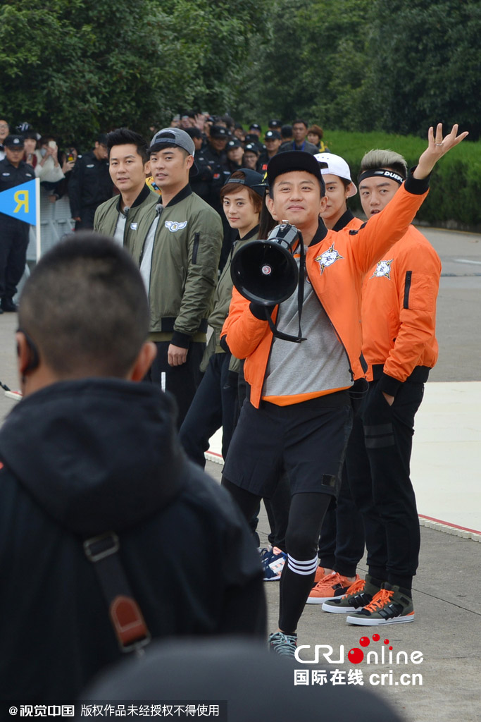 《奔跑吧兄弟》第三季劇組到南京錄制節(jié)目。