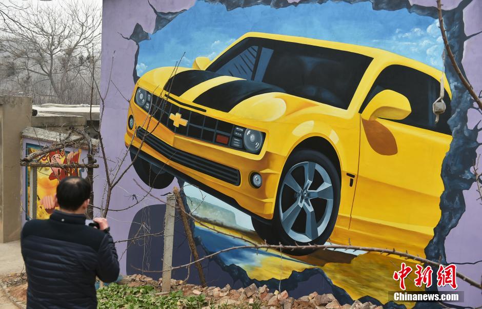 河南洛陽(yáng)3D畫鋪滿一鄉(xiāng)村 “皇后”“國(guó)王”守廁所 河南洛陽(yáng)3D畫鋪滿一鄉(xiāng)村 “皇后”“國(guó)王”守廁所