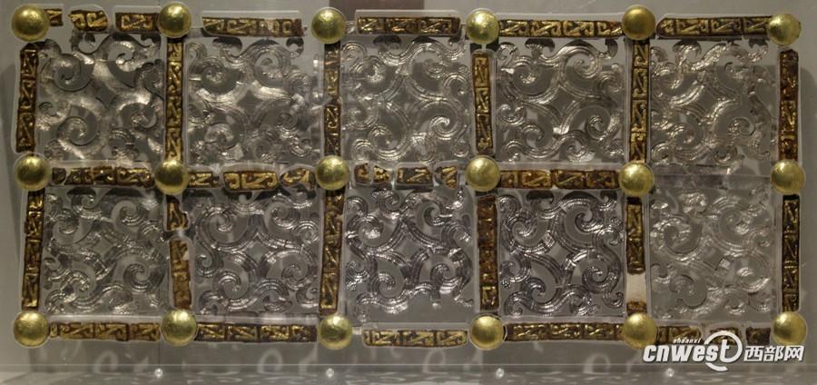 出土的車廂側(cè)板裝飾物。