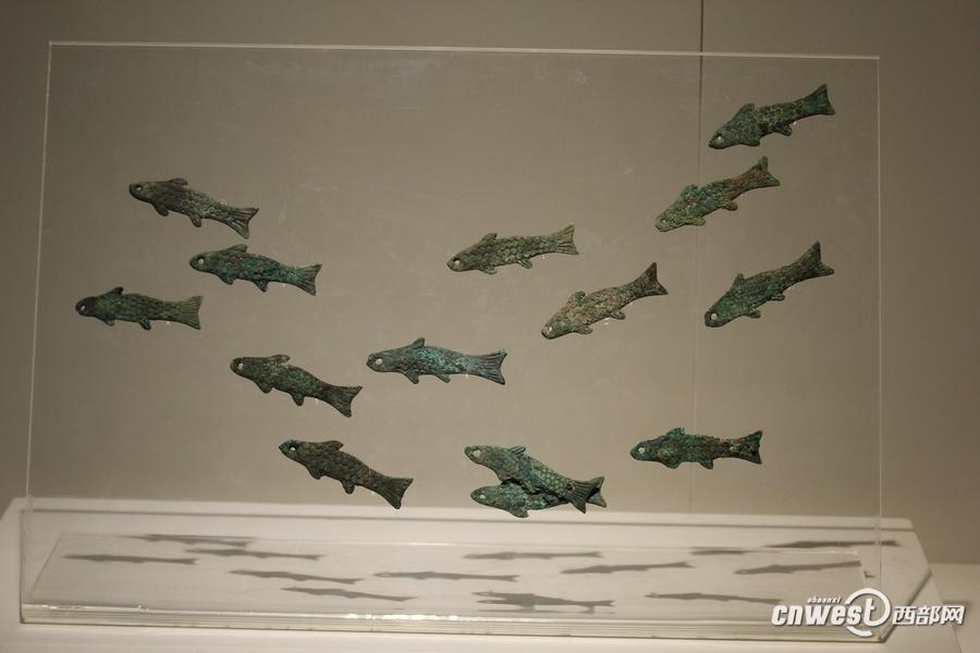 青銅魚符，有專家推測(cè)是覆蓋棺槨所用荒帷上懸掛的裝飾物。