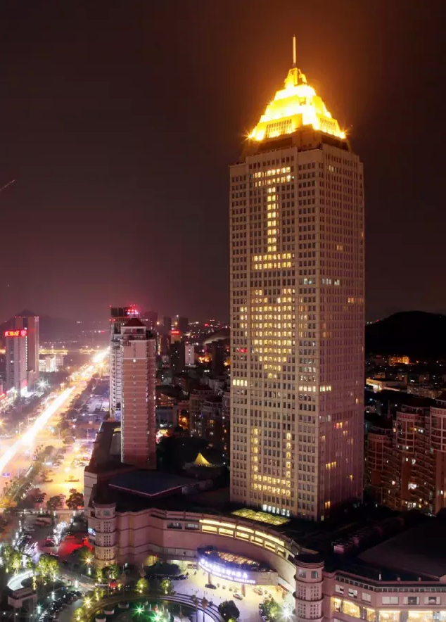 情人節(jié)最溫暖告白！84歲老人包下整樓示愛老伴