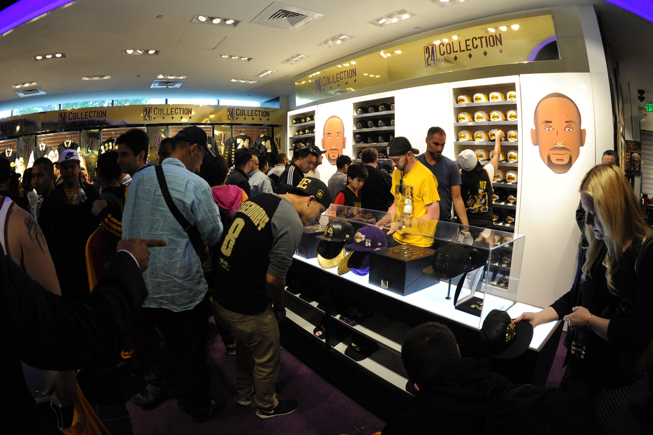 科比最后一戰(zhàn) 眾多粉絲齊聚送祝福 科比最后一戰(zhàn) 眾多粉絲齊聚送祝福