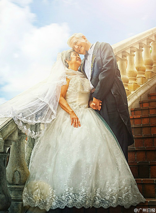 為愛圓夢！八旬老人帶老伴拍攝童話式夢幻婚紗照(圖)