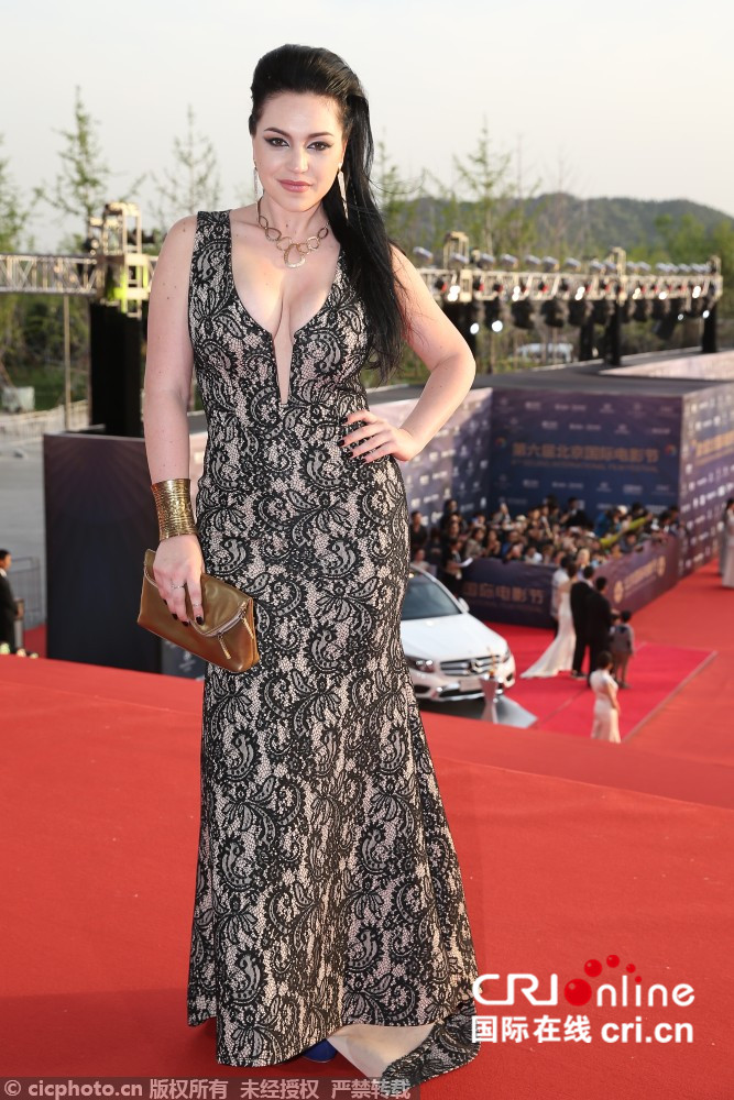 第六屆北京電影節(jié)落幕 白百合朱茵梁詠琪紅毯比美 第六屆北京電影節(jié)落幕 白百合朱茵梁詠琪紅毯比美