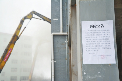 汝州出動(dòng)近千人拆除違建 兩棟樓堅(jiān)強(qiáng)變廢墟 汝州出動(dòng)近千人拆除違建 兩棟樓堅(jiān)強(qiáng)變廢墟