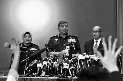 馬來(lái)西亞總警察長(zhǎng)答記者問(wèn)。記者陶冉 攝