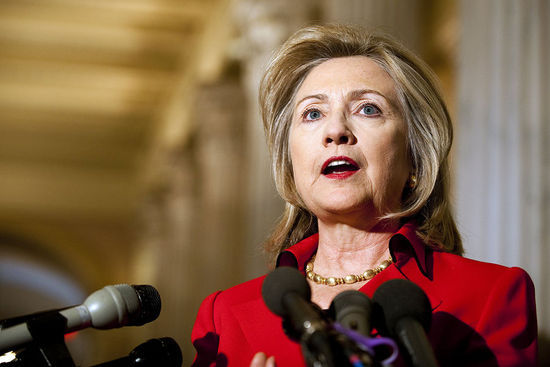 希拉里接受訪問時“哭窮”稱自己不算有錢人 希拉里接受訪問時“哭窮”稱自己不算有錢人